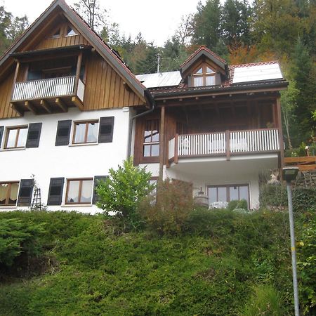 Urlaub Mit Blick Auf Schiltachs Fachwerkhaeuser Exterior foto