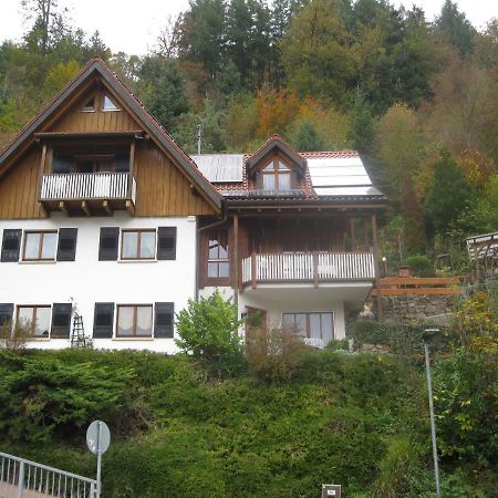 Urlaub Mit Blick Auf Schiltachs Fachwerkhaeuser Exterior foto