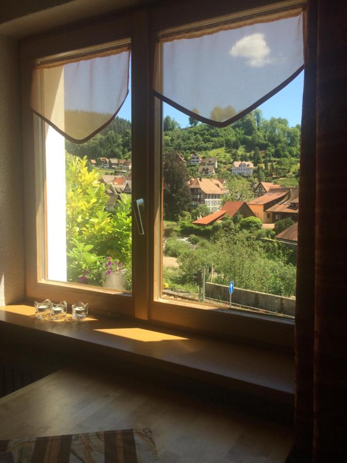 Urlaub Mit Blick Auf Schiltachs Fachwerkhaeuser Exterior foto