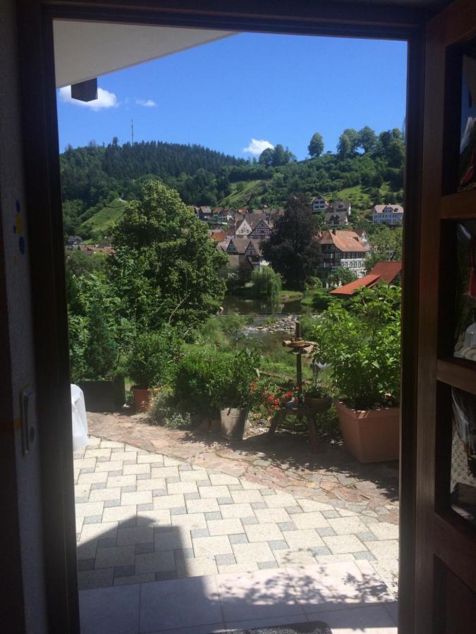 Urlaub Mit Blick Auf Schiltachs Fachwerkhaeuser Exterior foto